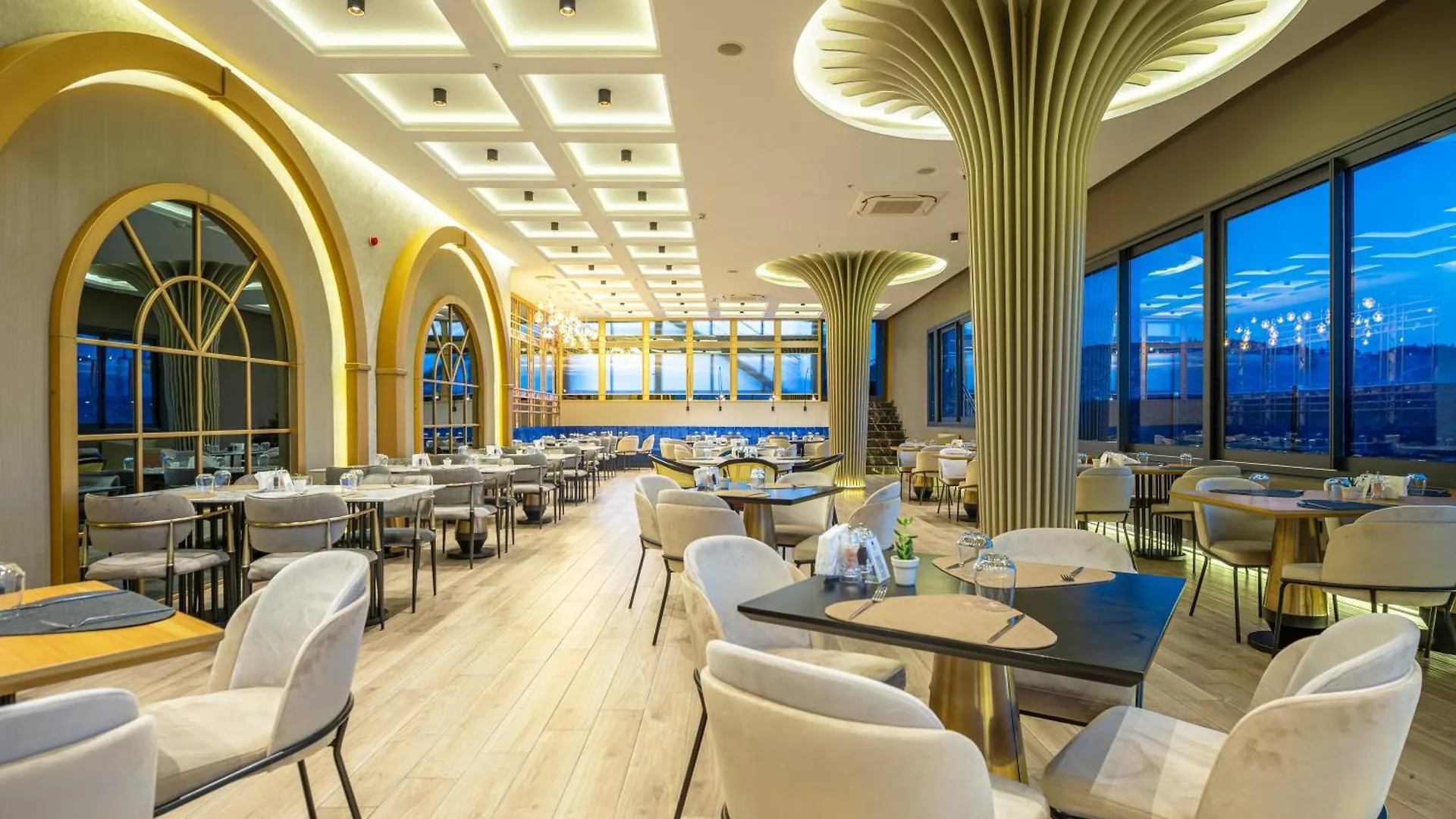 מלון Doubletree By Hilton Izmir - Alsancak