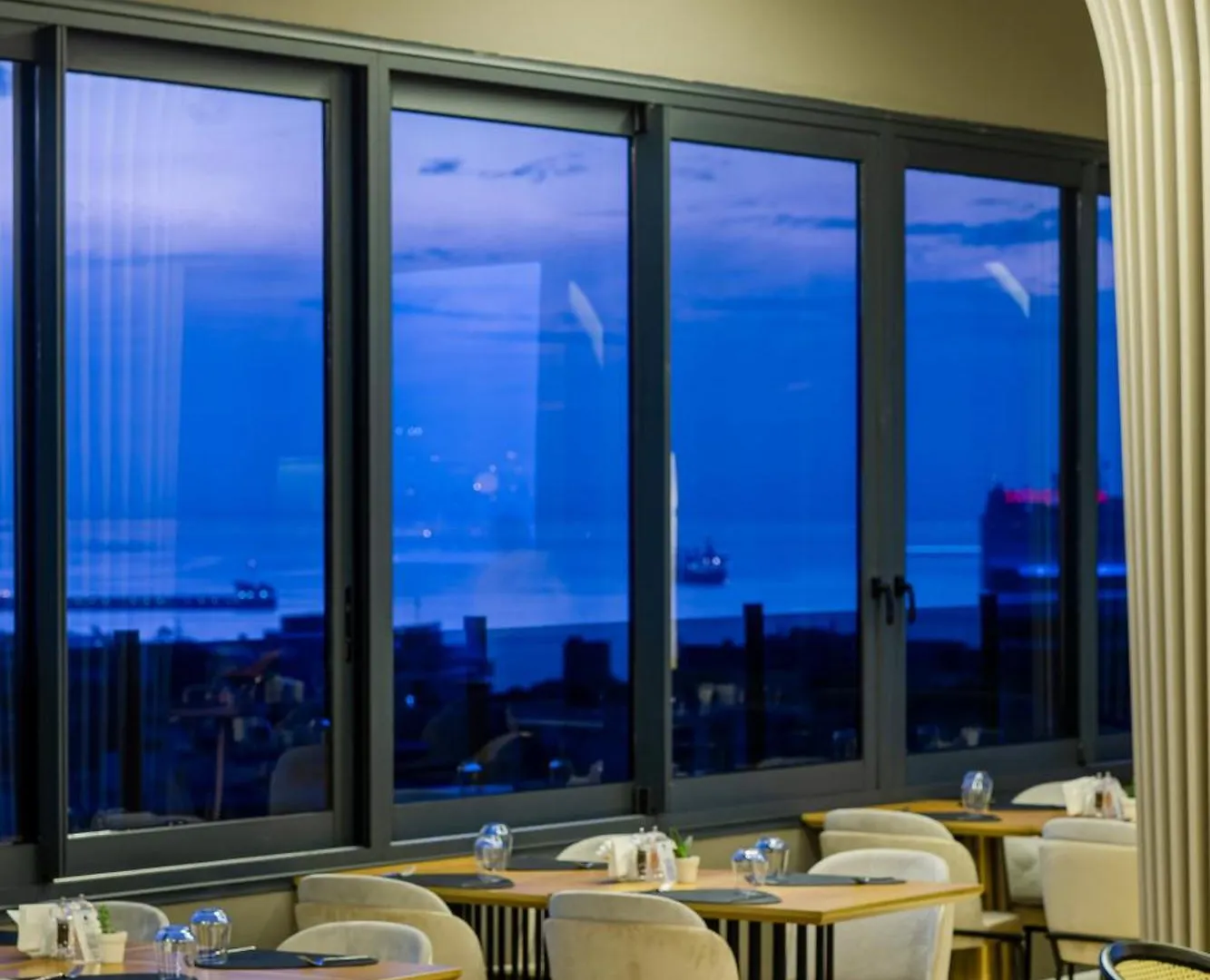 מלון Doubletree By Hilton Izmir - Alsancak 4*,  טורקיה