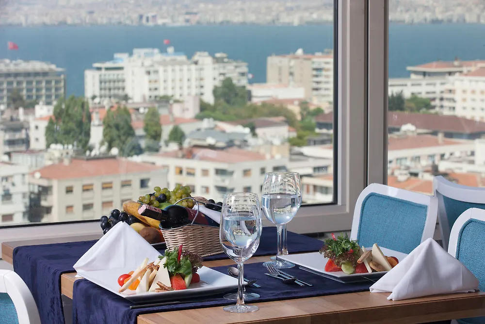 מלון Doubletree By Hilton Izmir - Alsancak