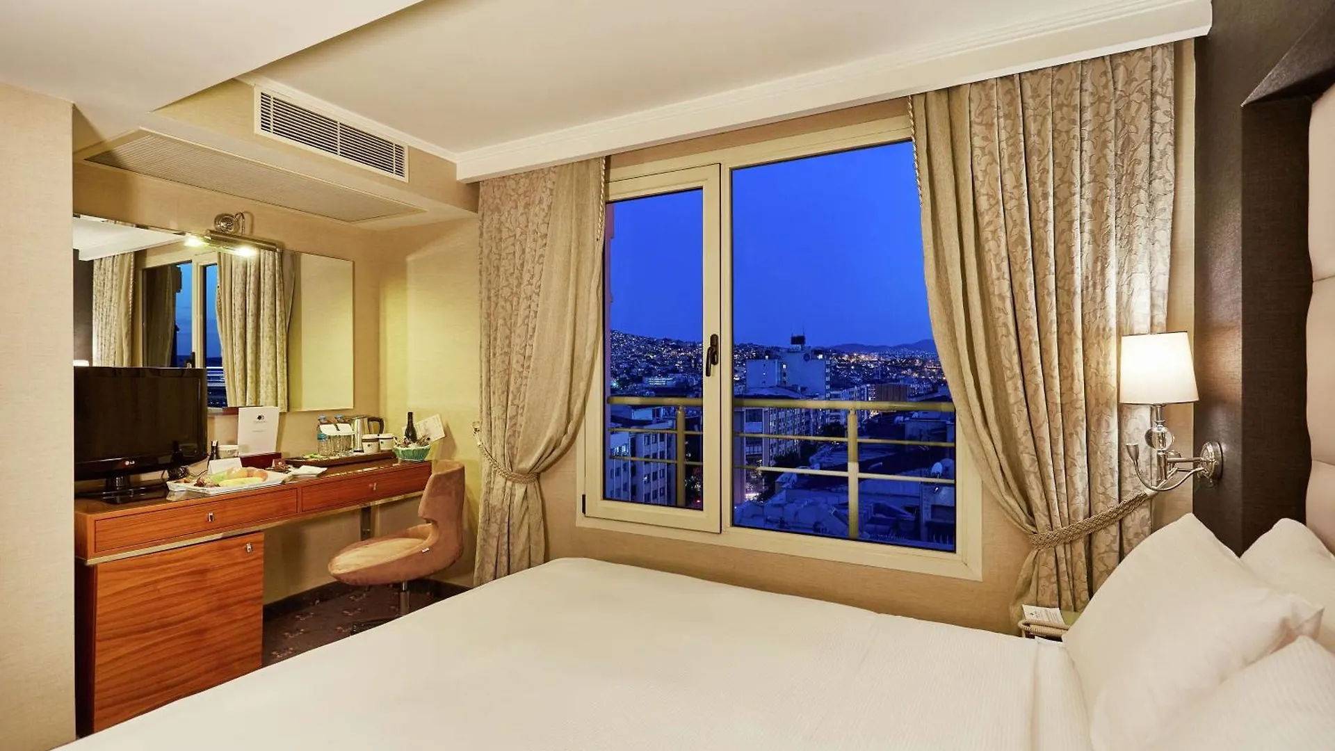 מלון Doubletree By Hilton Izmir - Alsancak