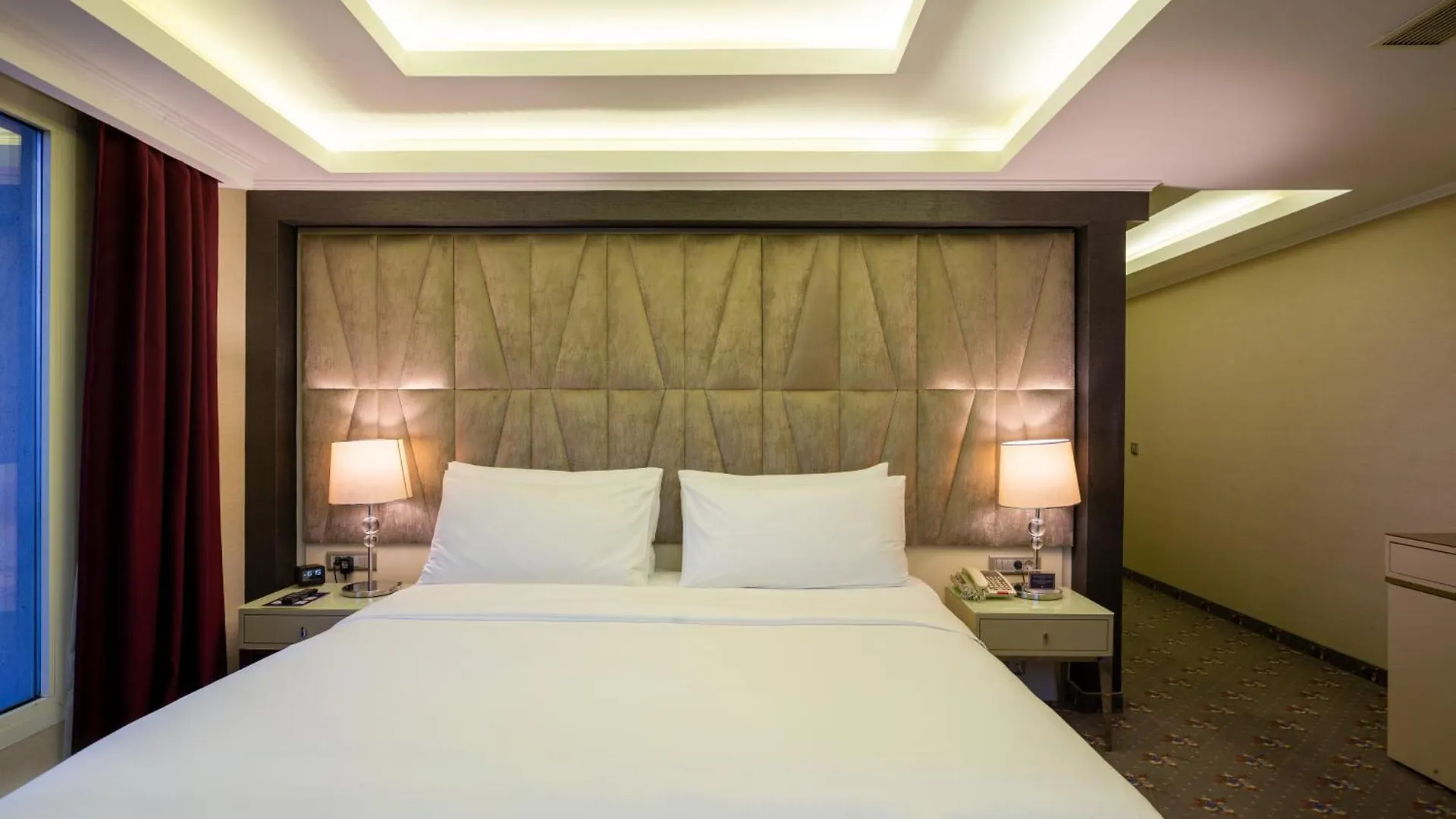 Отель Doubletree By Hilton Izmir - Alsancak