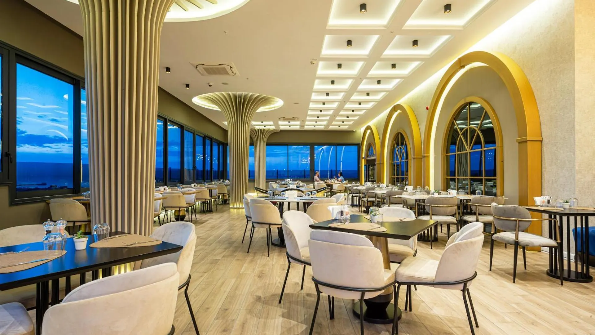 Отель Doubletree By Hilton Izmir - Alsancak