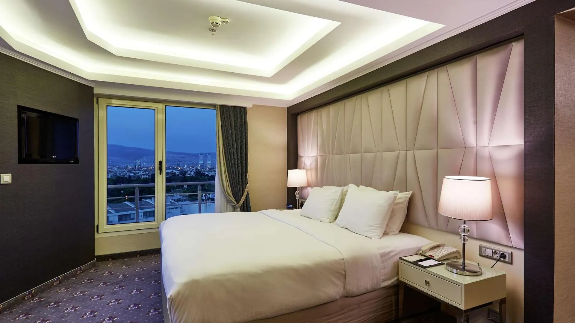 Отель Doubletree By Hilton Izmir - Alsancak 4*,  Турция