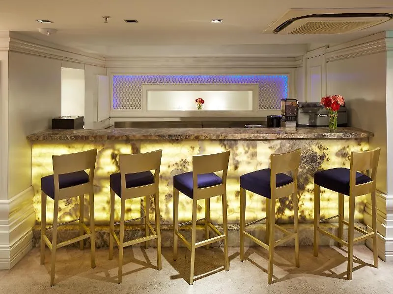 Отель Doubletree By Hilton Izmir - Alsancak 4*,