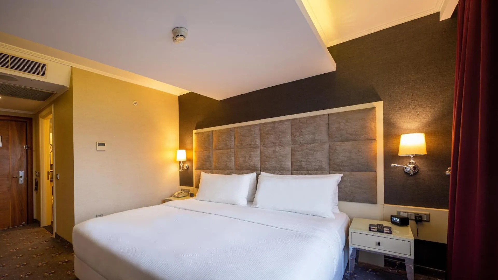 DoubleTree by Hilton Izmir - Alsancak Otel