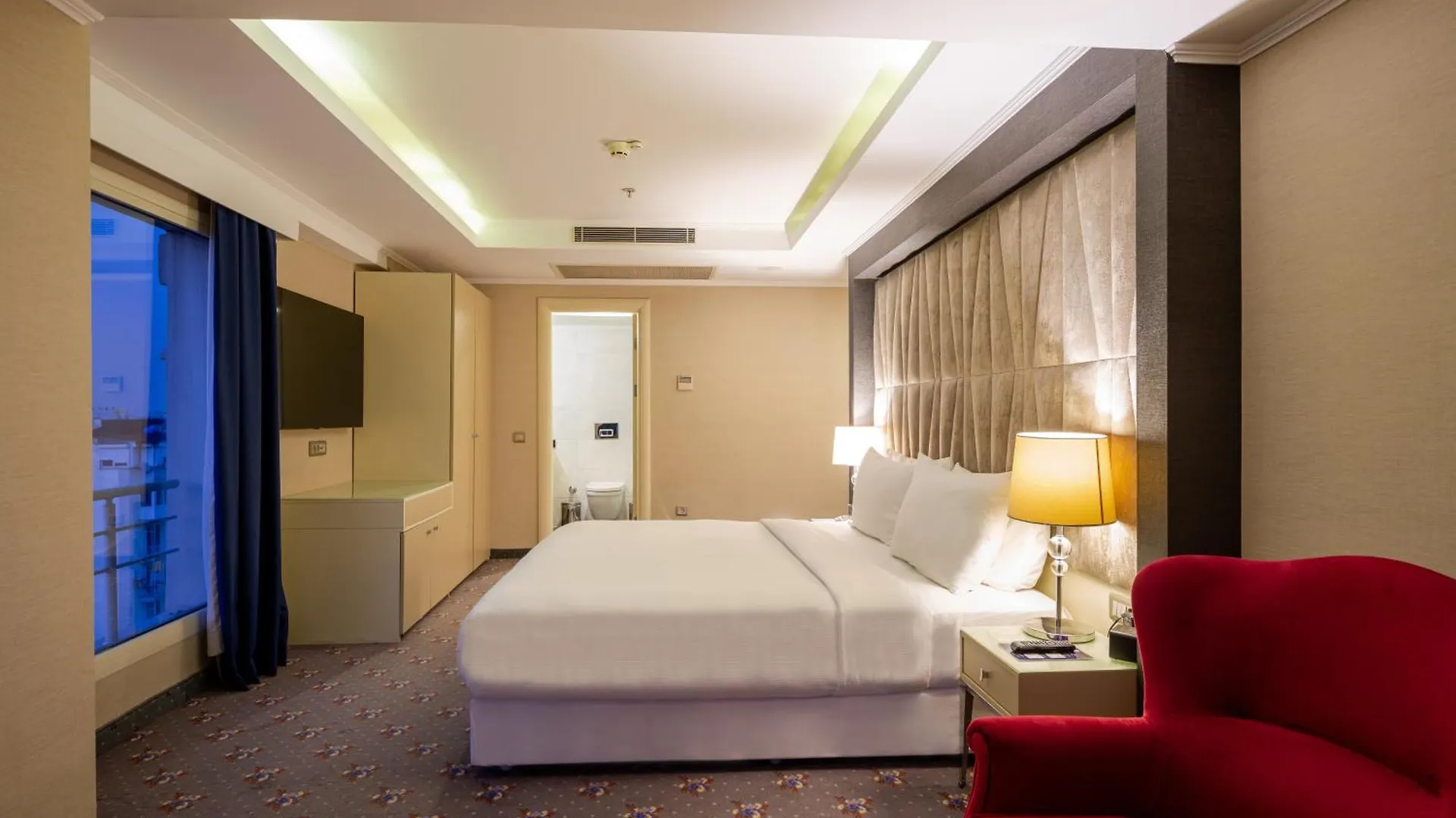 DoubleTree by Hilton Izmir - Alsancak Otel