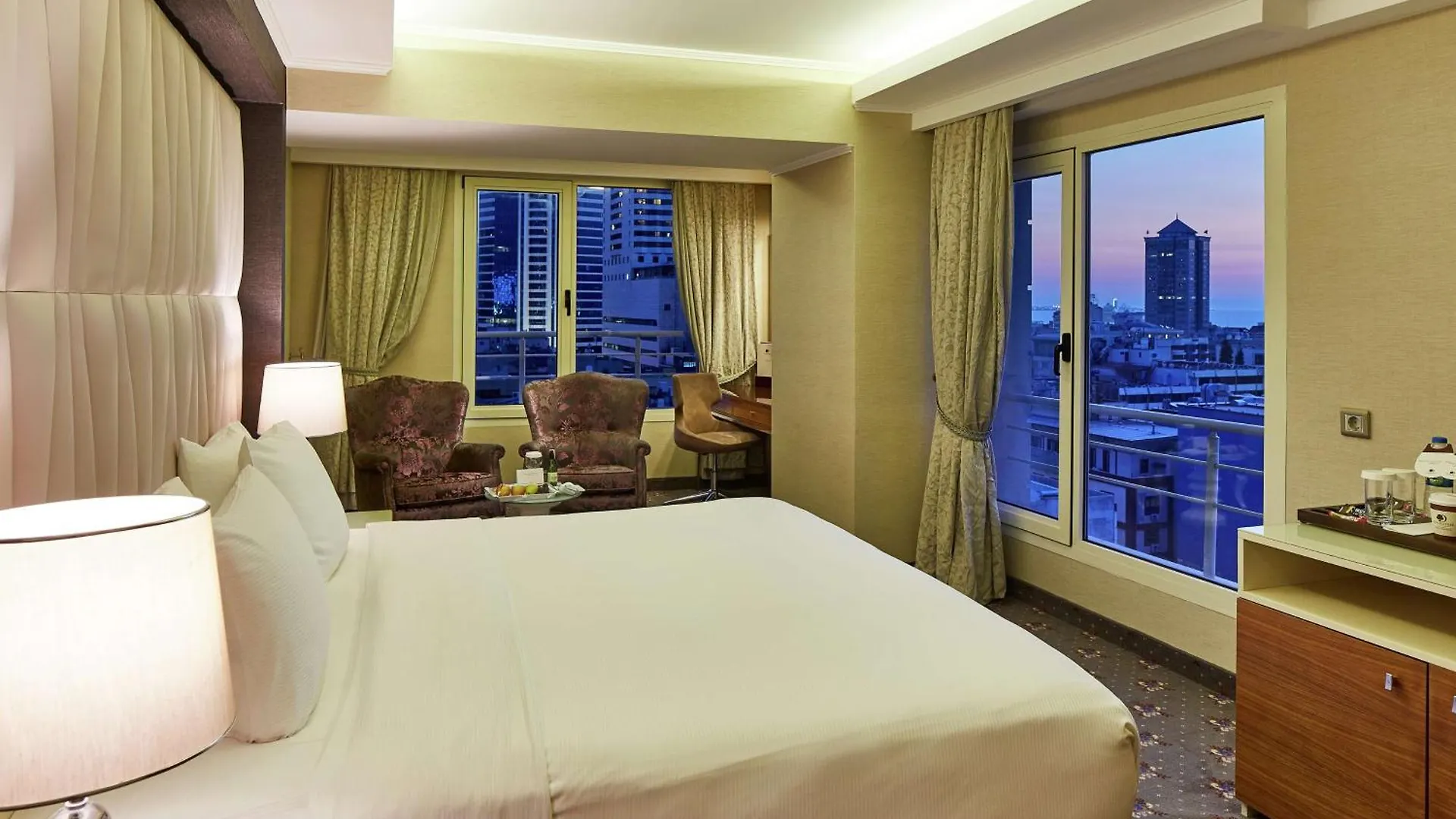 DoubleTree by Hilton Izmir - Alsancak Otel