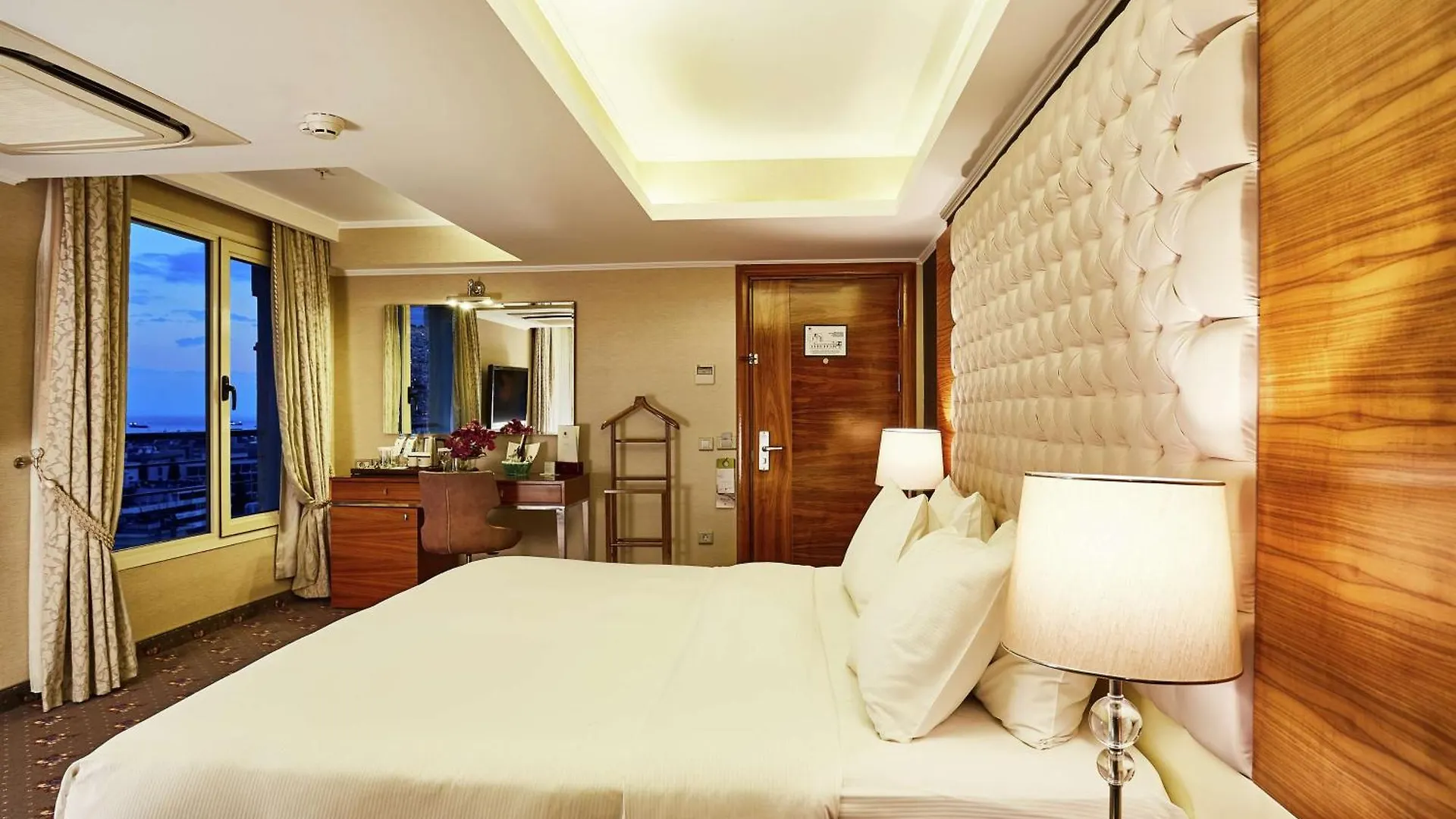 DoubleTree by Hilton Izmir - Alsancak Otel