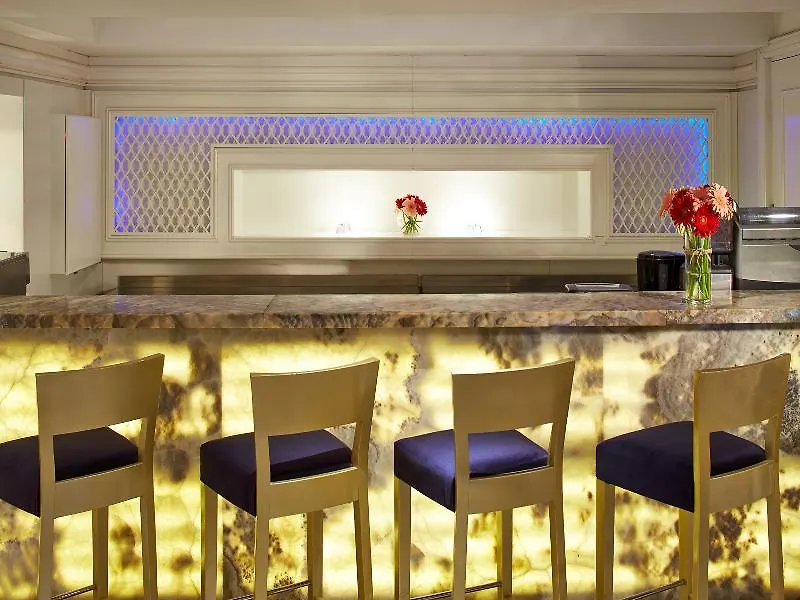 DoubleTree by Hilton Izmir - Alsancak Otel