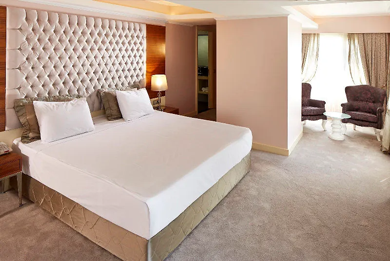 DoubleTree by Hilton Izmir - Alsancak Otel